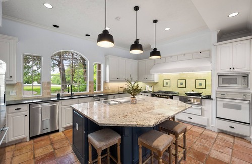 Waxahachie House | Mini Mansion with Pool, Hot Tub, Decking Overlooking Pond & Games - WEDDINGS