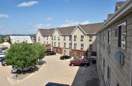 Onalaska Hotel | Mini Premier Suite w/Heated Pool & Breakfast | 4mi to Lake Onalaska