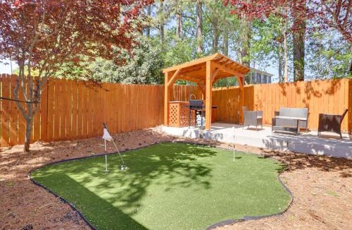 Simpsonville House | Mini Putting Green & Fire Pit: Simpsonville Gem