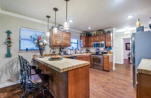 San Antonio House | Mini Resort In SA, 3 Master Suites w Heated Pool, big screen & outdoor kitchen