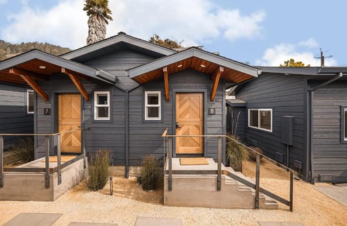 Stinson Beach House | Mini Shortboard Room with a Queen Bed