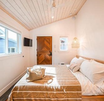 Stinson Beach House | Mini Shortboard Room with a Queen Bed