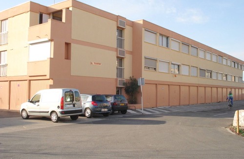 Balaruc-les-Bains Apartment | Mini-studio in Balaruc-les-Bains, near pond and spa
