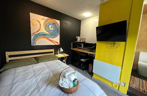 Filton Apartment | Mini Studio with Private Patio and Free Parking