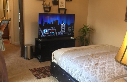 Hood House | Mini Suite with attached bath non smoking