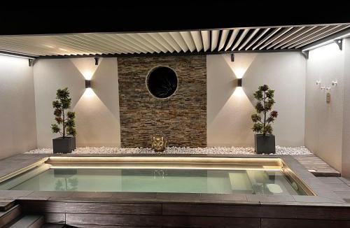 La Baule-Escoublac Villa | Mini Villa avec Piscine et Jacuzzi privés, Sauna et Home-Cinéma à 800m des Commodités