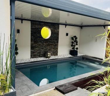 La Baule-Escoublac Villa | Mini Villa avec Piscine et Jacuzzi privés, Sauna et Home-Cinéma à 800m des Commodités