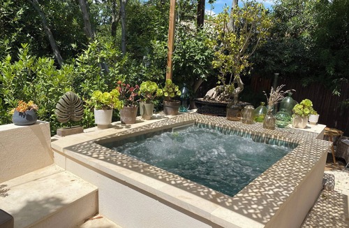 Cagnes-sur-Mer Ski Chalet | Mini Villa With Jacuzzi