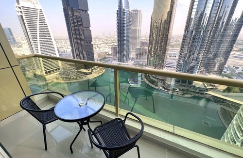 Jumeirah Lake Towers Apartment | Minimal Classic 1-Bed 5mins walk to DMCC metro, JLT Dubai