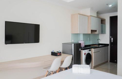 Cikini Apartment | Minimalist and Homey Studio Menteng Park Apartment By Travelio