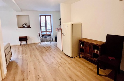 Cajarc Apartment | Minimalist, cozy apartment