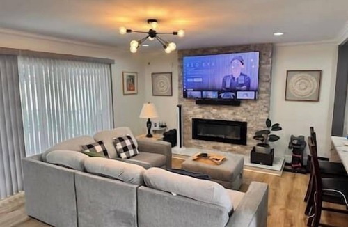 Buena Park House | Minimalist Room in Buena Park