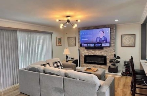 Buena Park House | Minimalist Room in Buena Park