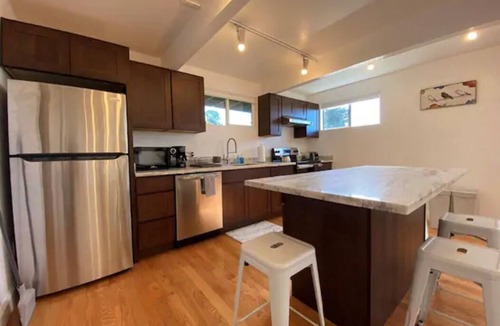 Chabot Park Apartment | Minimalist Zen Overlooking