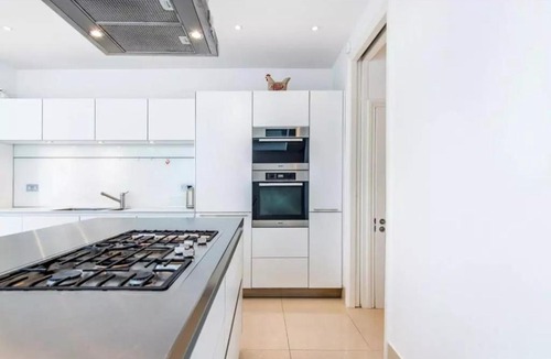 Munster House | Minka's Art House