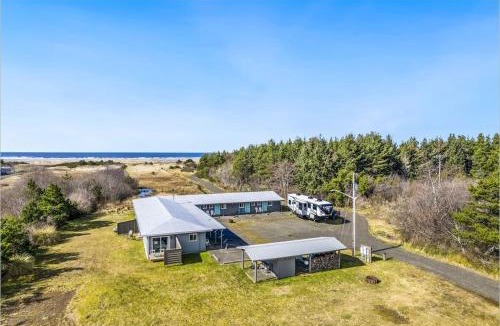 Grayland House | Minke Condo