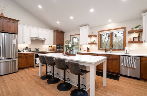 Minnetonka House | MINNeSTAY* Creekside Lodge | Nature