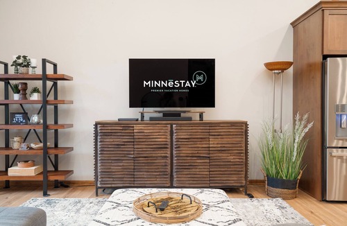 Minnetonka House | MINNeSTAY* Creekside Lodge | Nature