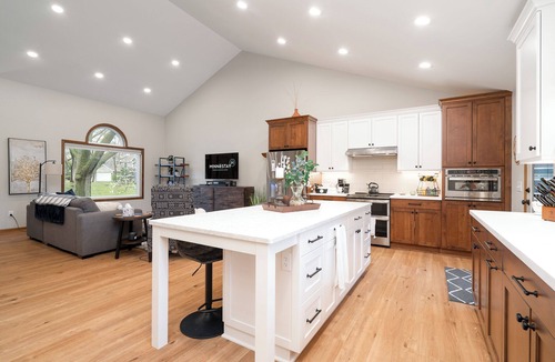 Minnetonka House | MINNeSTAY* Creekside Lodge | Nature
