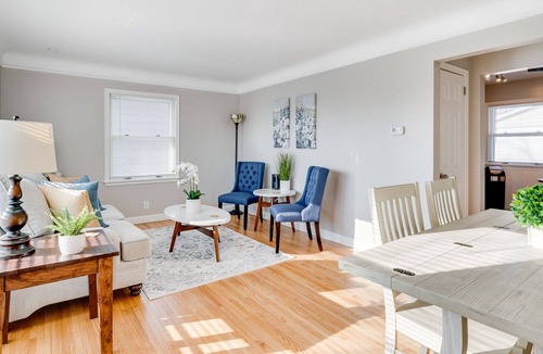 Richfield House | MINNeSTAY* Kaleidoscope Korner | Modern