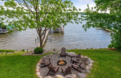 Mound House | Minnestay-Lakefront Luxury