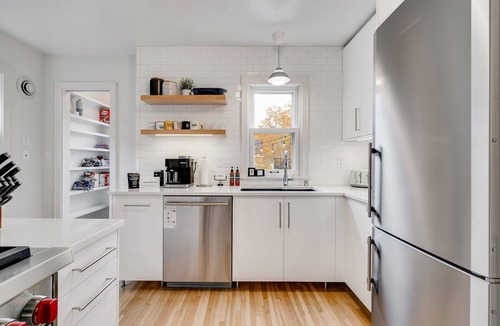 Hale House | MINNeSTAY* Nokomis Blue | Quiet