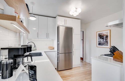 Hale House | MINNeSTAY* Nokomis Blue | Quiet