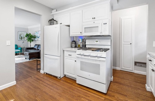 Cleveland House | MINNeSTAY* Parkway Cottage