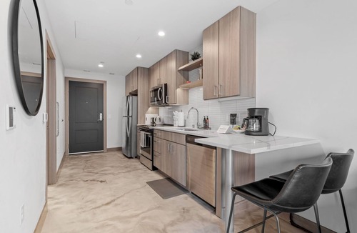 Warehouse District Apartment | MINNeSTAY* Sable 203 | North Loop | Target Center