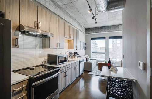 Warehouse District Apartment | MINNeSTAY* Sable 302 | North Loop | Target Center