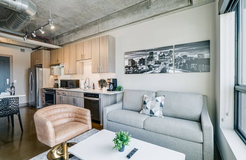 Warehouse District Apartment | MINNeSTAY* Sable 302 | North Loop | Target Center