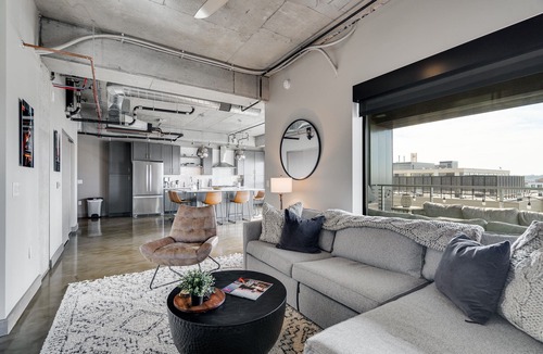 Warehouse District Apartment | MINNeSTAY* Sable 701 - Luxury Two Story Loft | North Loop | Target Center