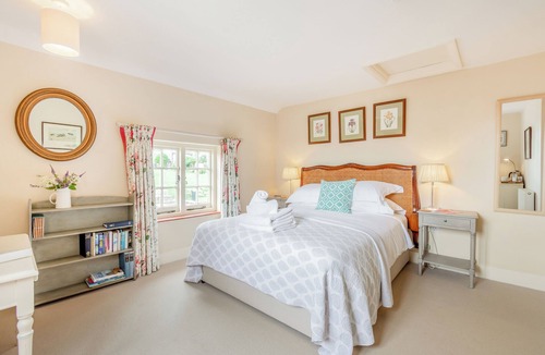 East Dean and Friston Bed & Breakfast | Minnie - Tiger Inn
