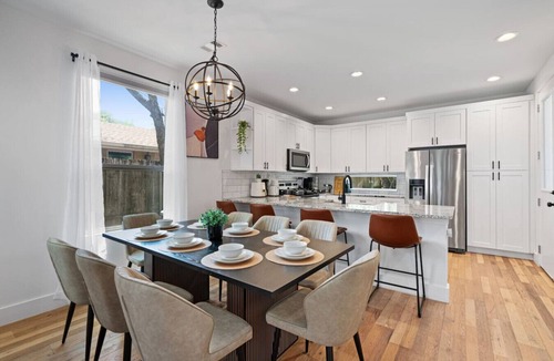 University Hills and Windsor Park House | Mins 2 Formula 1/Lux Retreat