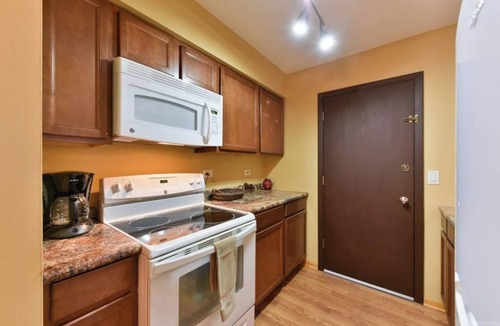 O'Hare Apartment | Mins from O'Hare Safe Location Private Parking