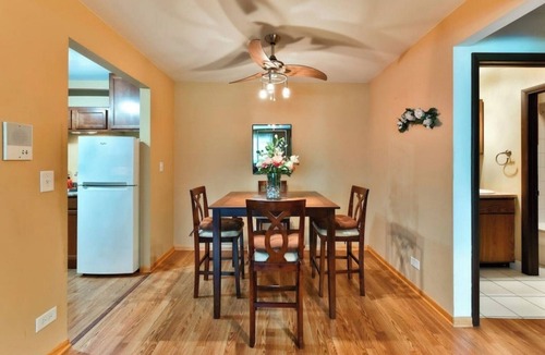 O'Hare Apartment | Mins from O'Hare Safe Location Private Parking