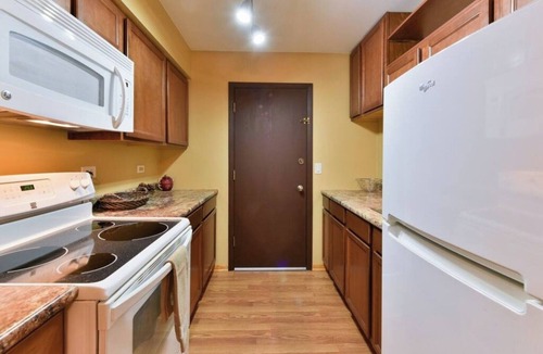 O'Hare Apartment | Mins from O'Hare Safe Location Private Parking
