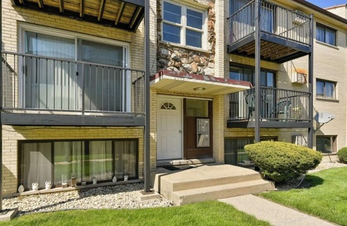 O'Hare Apartment | Mins from O'Hare Safe Location Private Parking