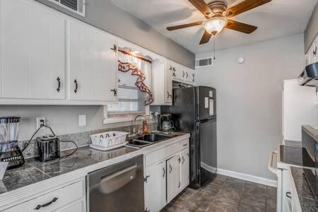 Ellendale House | Mins from Parks Hiking & Dining- Brick Bungalow