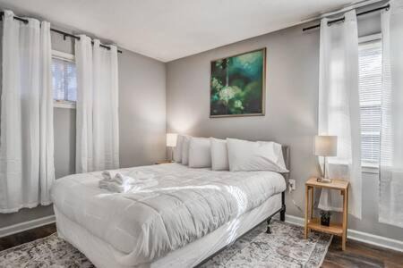 Ellendale House | Mins from Parks Hiking & Dining- Brick Bungalow