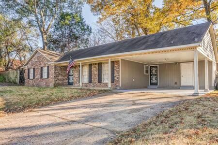 Ellendale House | Mins from Parks Hiking & Dining- Brick Bungalow