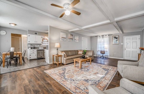 Ellendale House | Mins from Parks, Hiking, & Dining- Brick Bungalow