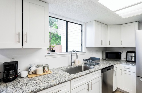 Tanglewood Forest House | Mins to Austin most iconic eateries/bars/places!