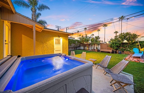 South Oceanside House | Mins To Beach W/Jacuzzi, Large Yard,Parking & AC!