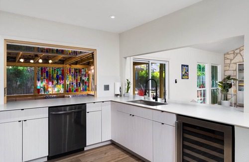 Wells Branch House | Mins to Domain -4BR Newly Reno Home - Pool+Jaccuzi - Pool +PingPong Table