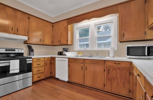 Terry Sanford House | Mins to Downtown & Ft Bragg! Crafty in Haymount