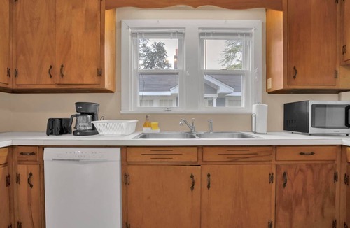 Terry Sanford House | Mins to Downtown & Ft Bragg! Crafty in Haymount