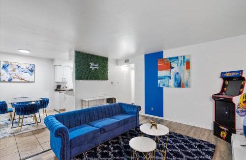 West Campus Apartment | Mins to Downtown Luxury 2BR & Arcade
