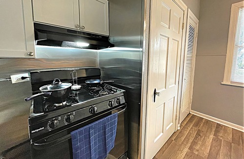 Highland Park House | Mins to Downtown/Near LAFB BMT/Self Check In/Free Parking