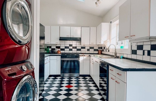 Greensboro House | Mins to Downtown - Spacious Home